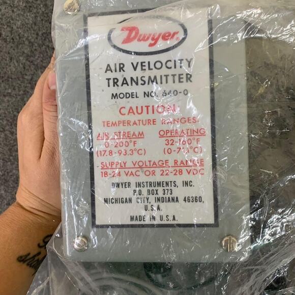 DWYER 640-0 TRANSMITTER AIR VELOCITY 18-24V 22-28VDC - Picture 2 of 5